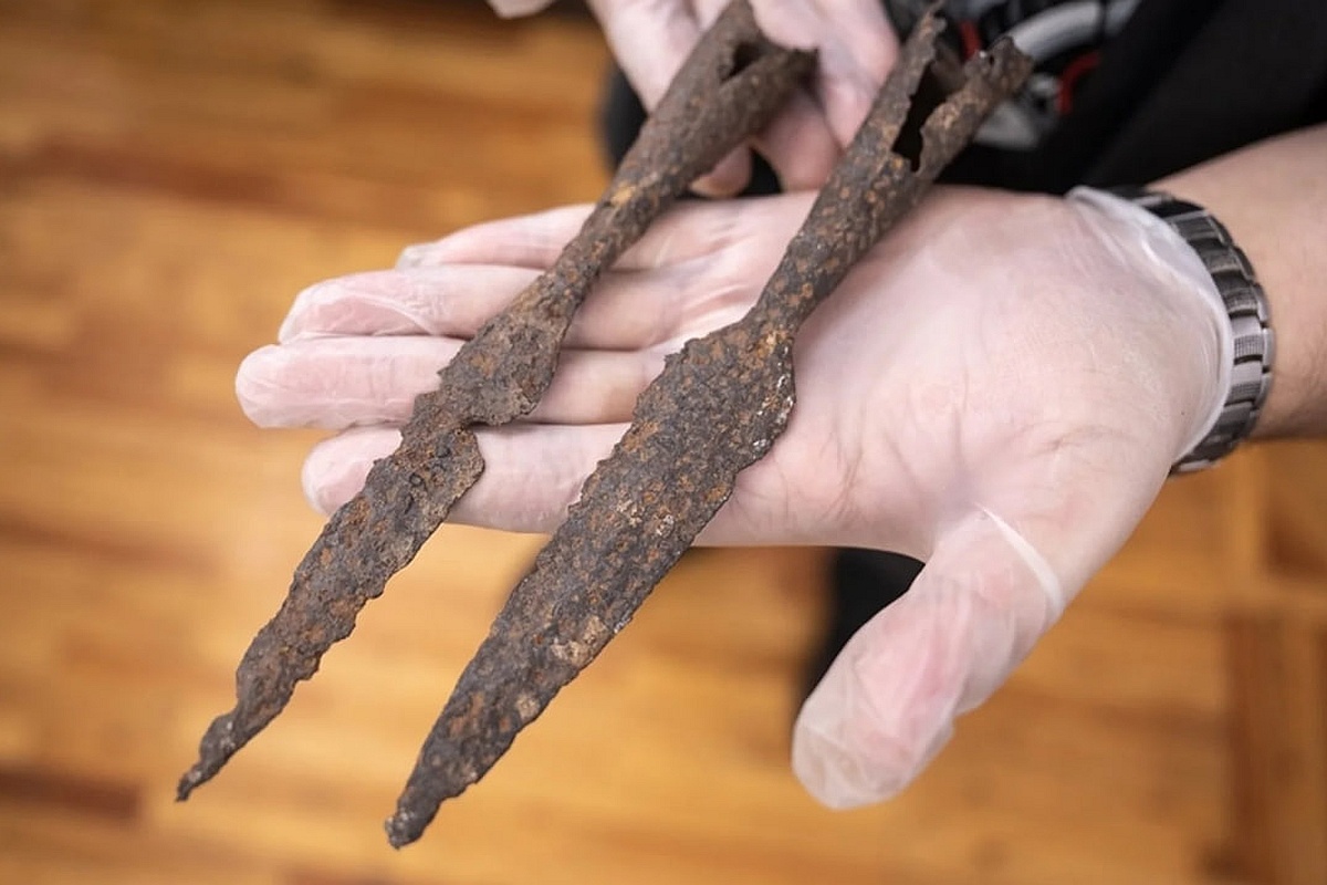 С 1920-х годов в коллекции музея истории, археологии и этнографии Сибири хранятся наконечники трех копий, найденных на территории ТГУ. 