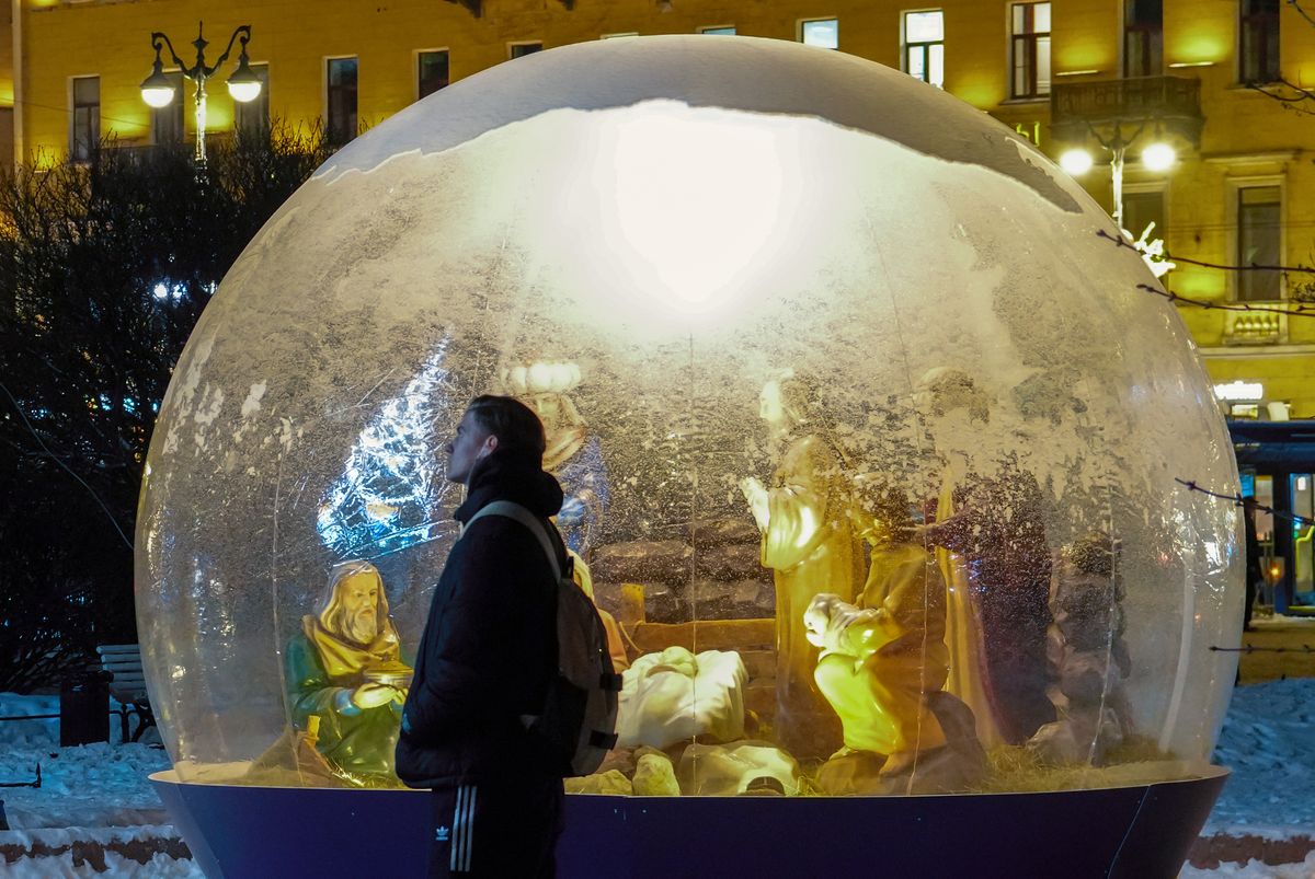 Рождественский вертеп у Казанского собора в Санкт-Петербурге. 