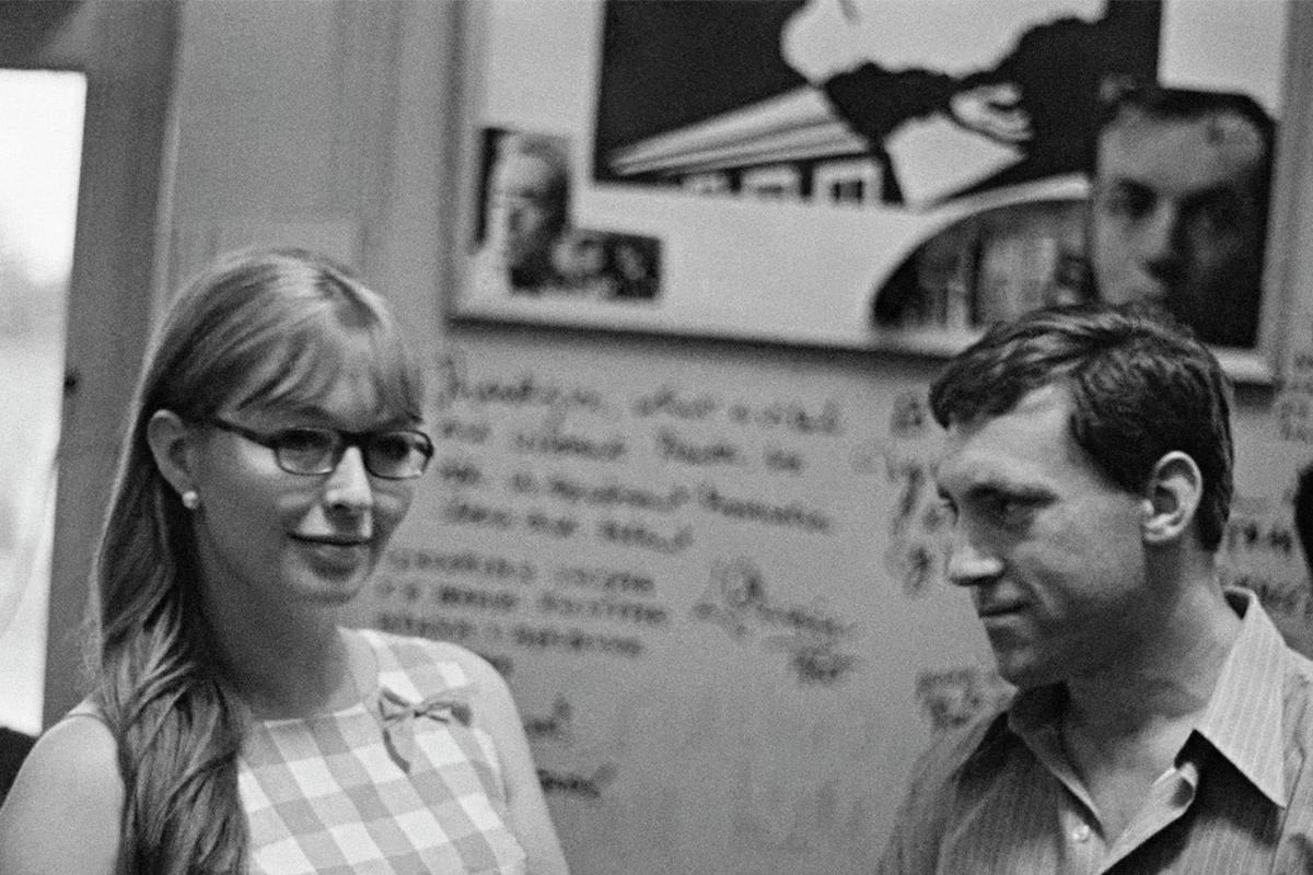 Марина Влади и  Владимир Высоцкий в день празднования десятилетнего юбилея театра на Таганке. 1974 год.