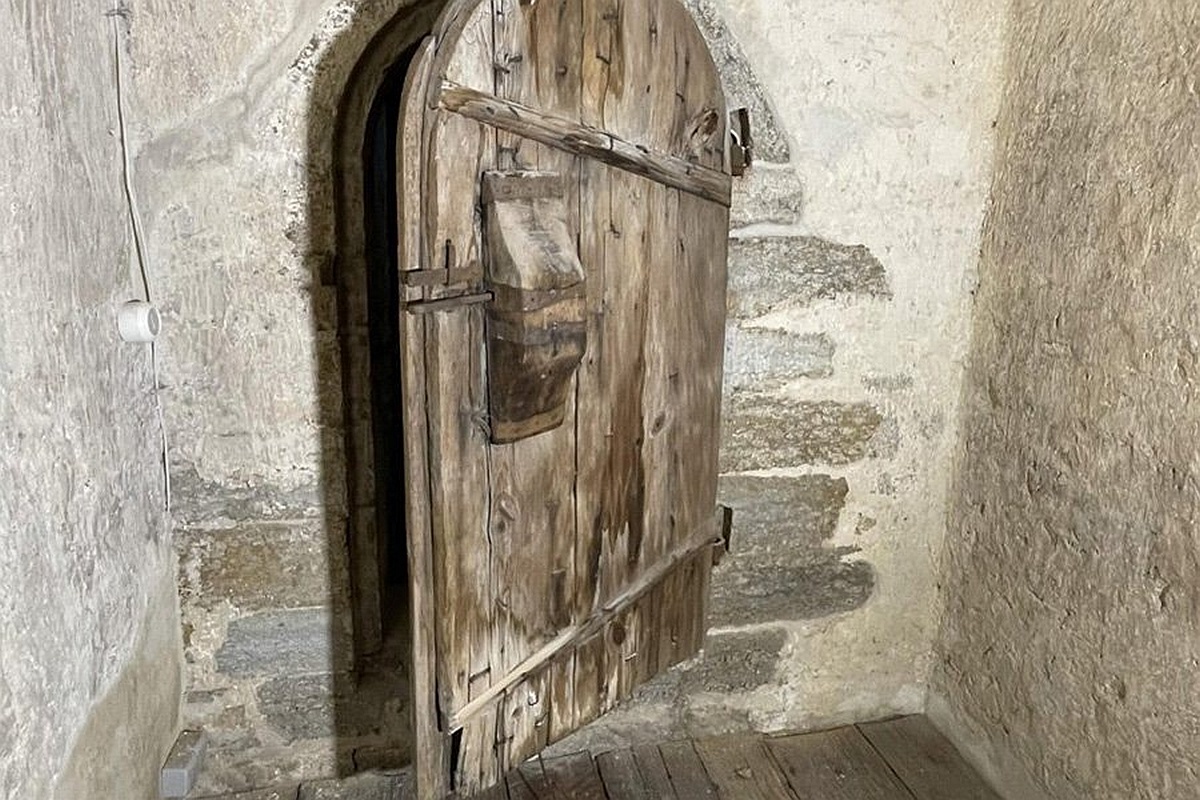 Дверь, скорее всего, была изготовлена между 1378 и 1394 годами. 