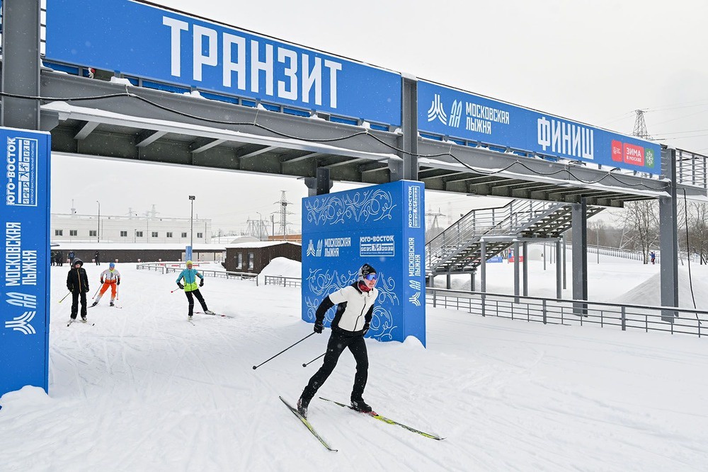 Новая трасса уже принимает больше 6,3 тысячи лыжников в неделю, хотя открылась только в декабре.