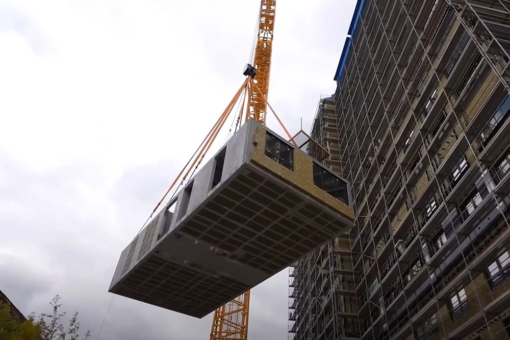 Новый дом на ул. Гарибальди, 31 сложили на глазах у москвичей из готовых квартир - как "Лего".