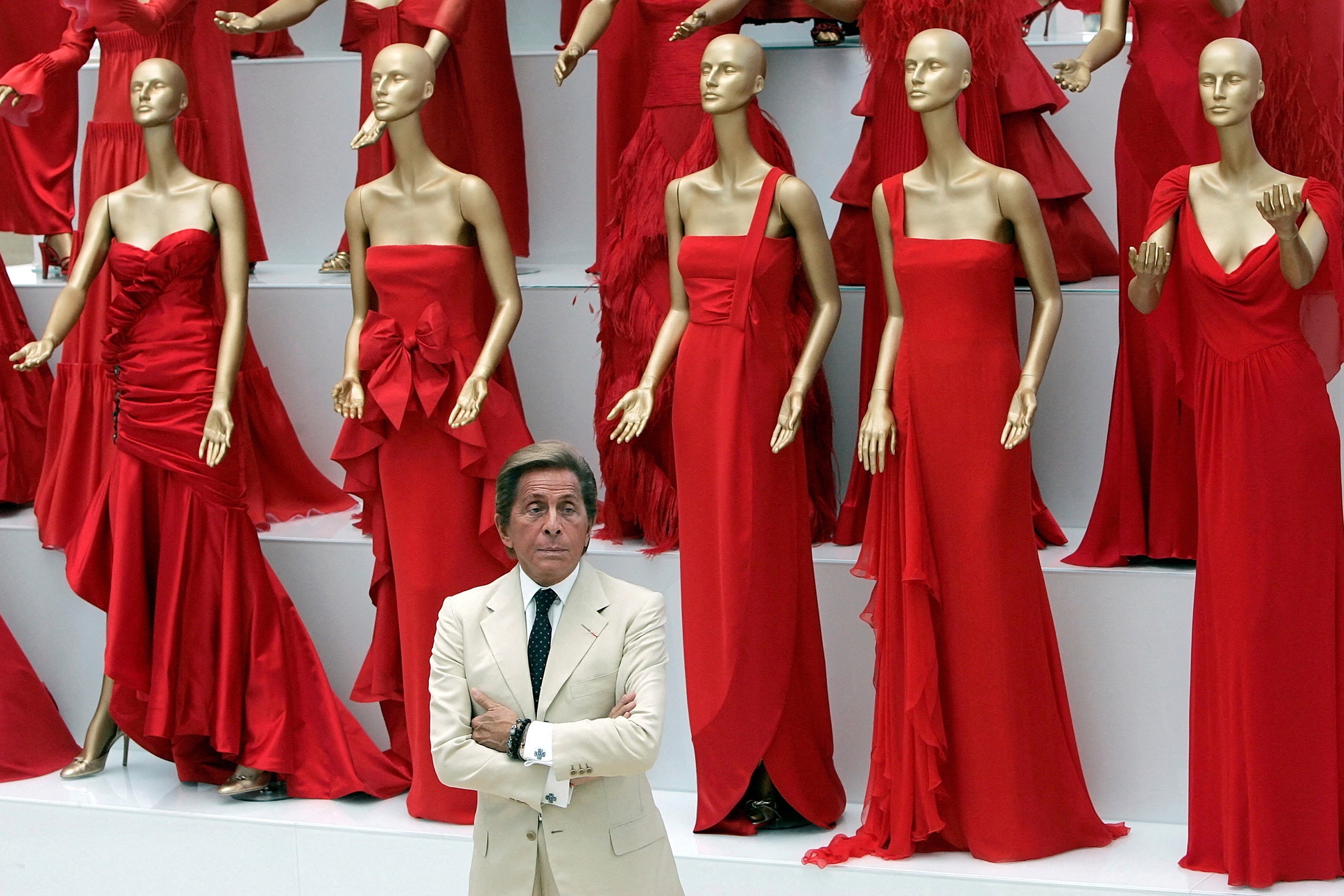 Фирменный оттенок красного Rosso Valentino стал визитной карточкой дизайнера и символом страсти.