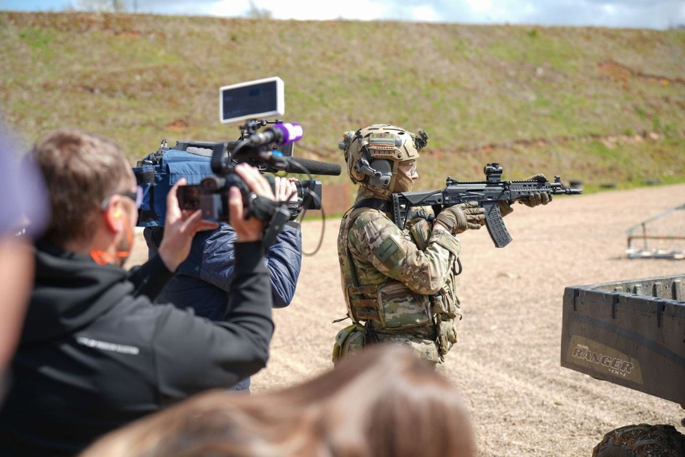 Автомат АК-12К только начал поступать в зону СВО. Первые отзывы от бойцов об оружии положительные.