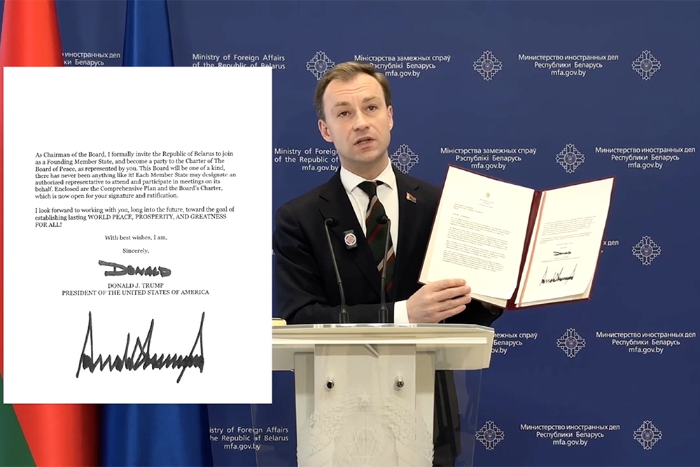 Пресс-секретарь МИД Беларуси Руслан Варанков демонстрирует адресованное Лукашенко письмо Трампа с приглашением в "Совет мира".