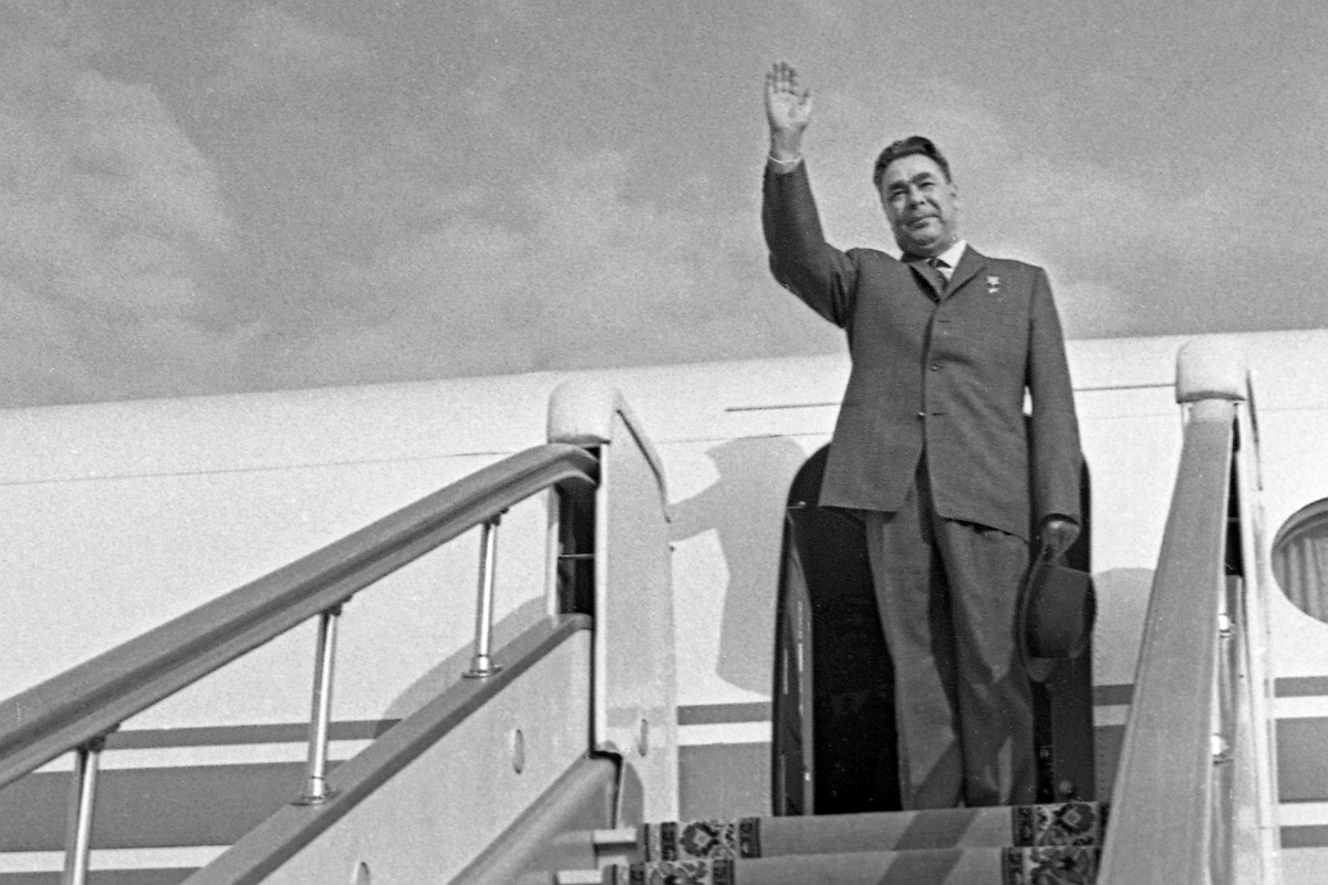 Официально Леонид Брежнев не приезжал в Курск. Однако всякий раз, отправляясь на отдых в южном направлении, обязательно делал остановку  в городе.