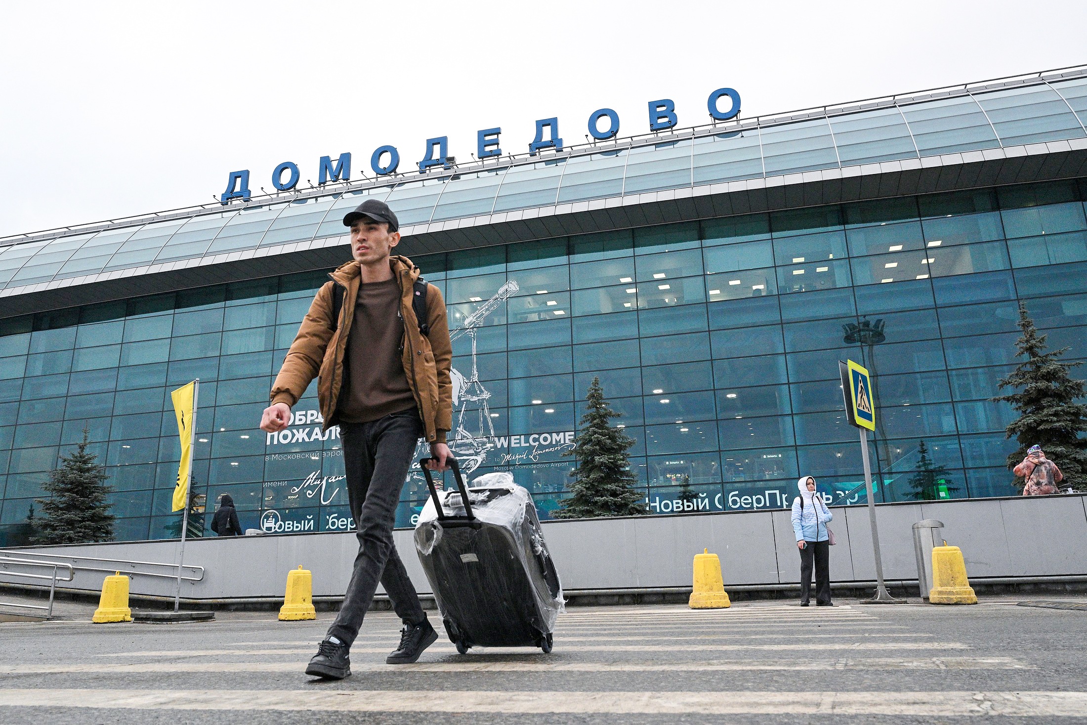 Здание терминала аэропорта Домодедово. 