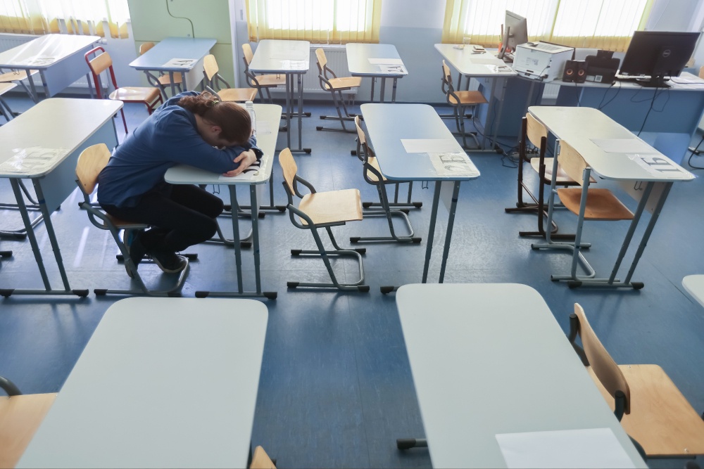 Третья четверть - тяжелый период тренировочных экзаменов в школах России и Беларуси.