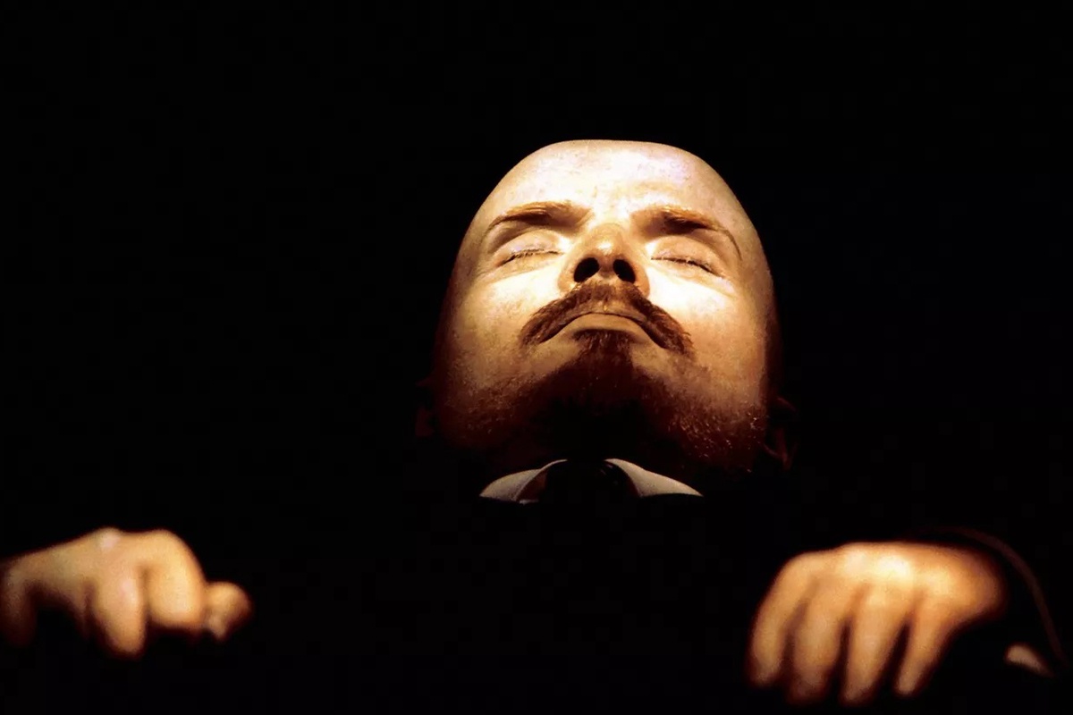 У родственников Ленина свое отношение к перезахоронению его тела из Мавзолея.