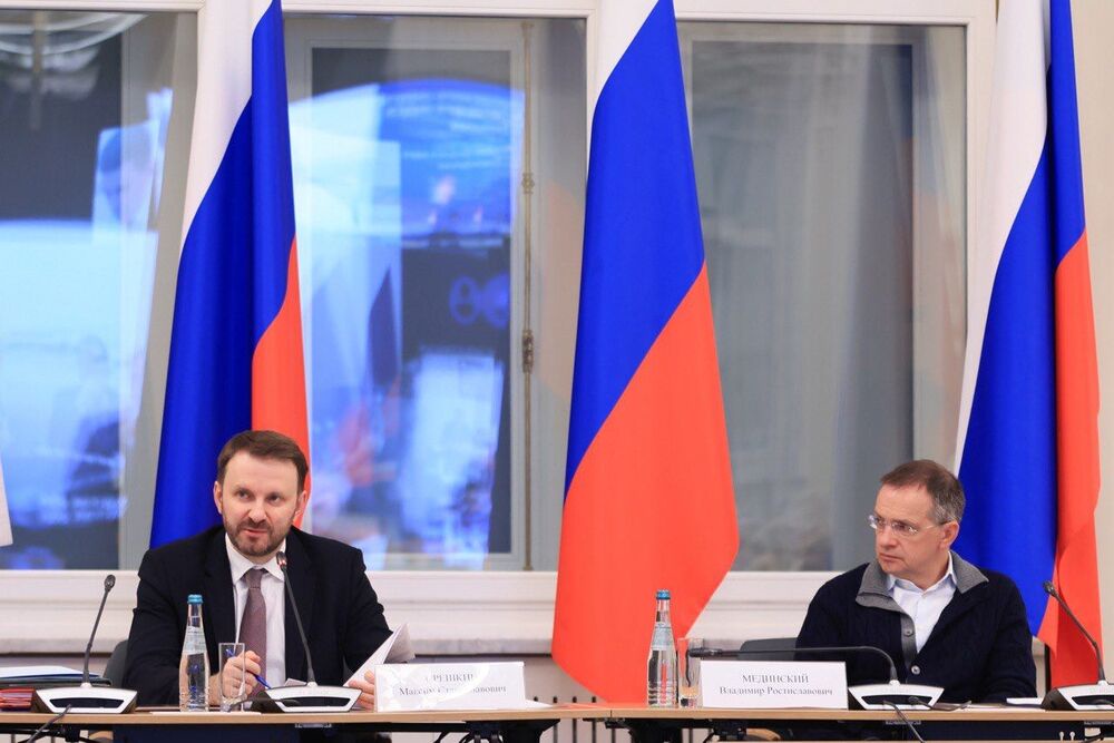 Замруководителя Администрации президента Максим Орешкин и  помощник Президента Владимир Мединский. 