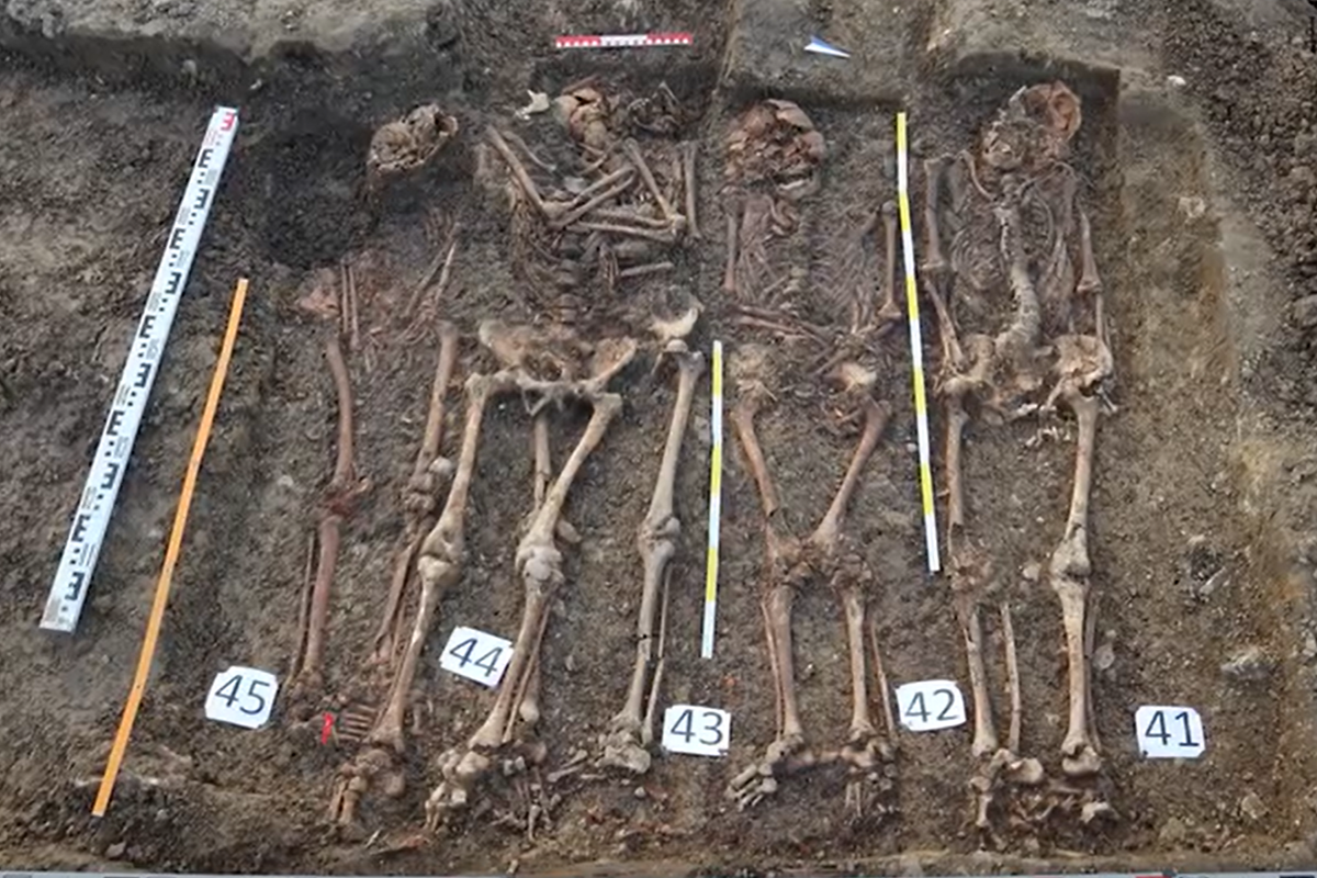 Сначала поисковики решили, что это захоронения времен Великой Отечественной войны. Но могильник оказался гораздо старше.