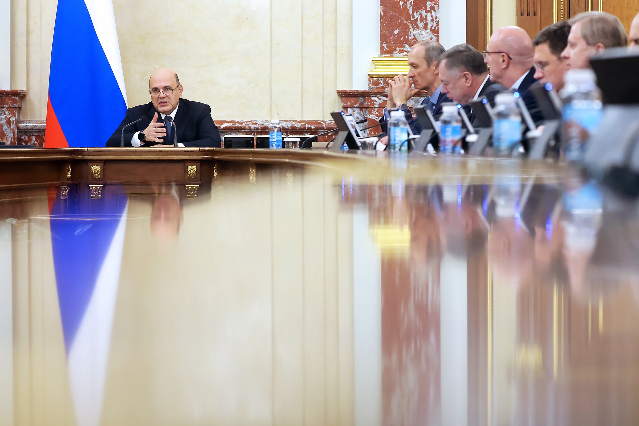 Михаил Мишустин: Важно продолжать делать все, чтобы людям в новых регионах были доступны те же социальные гарантии, что и по всей стране.