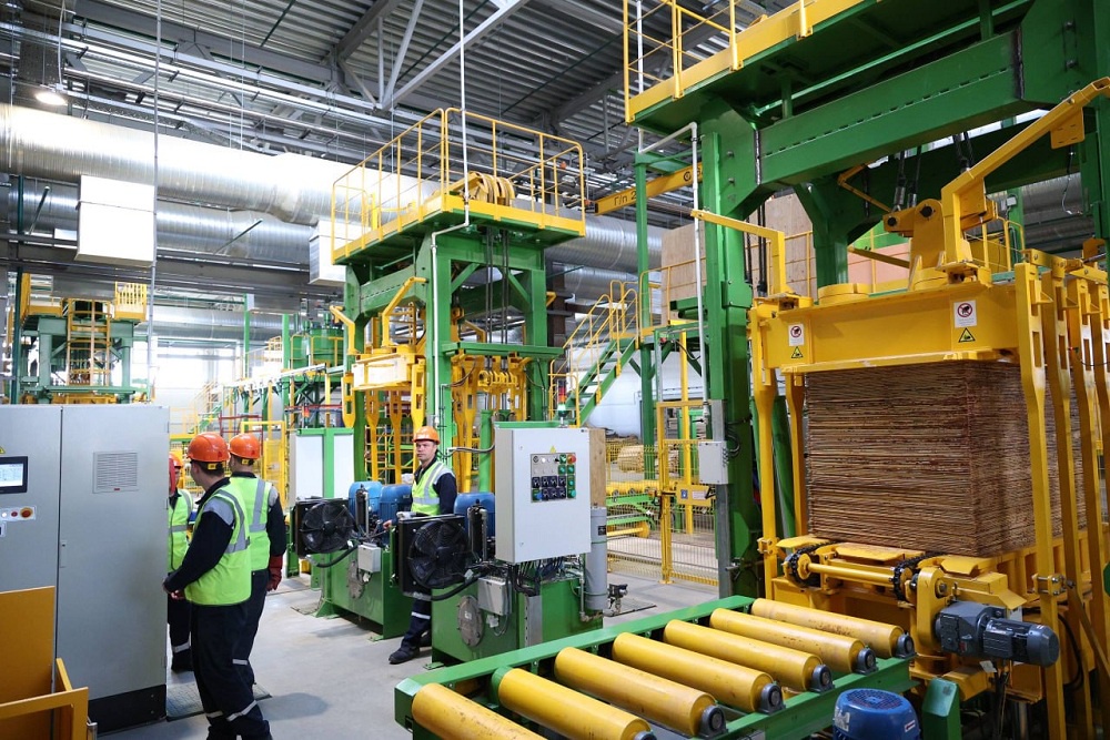 Новый фанерный завод в Хабаровском крае выпускает продукцию высокой степени переработки, ориентированную в том числе на экспорт в страны АТР.