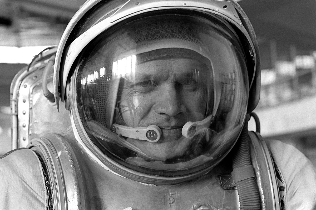 Владимир Джанибеков был уверен, что нашел Атлантиду, но потом специалисты объяснили ему, что это всего лишь подводный хребет. Владимир Джанибеков был уверен, что нашел Атлантиду, но потом специалисты объяснили ему, что это всего лишь подводный хребет.