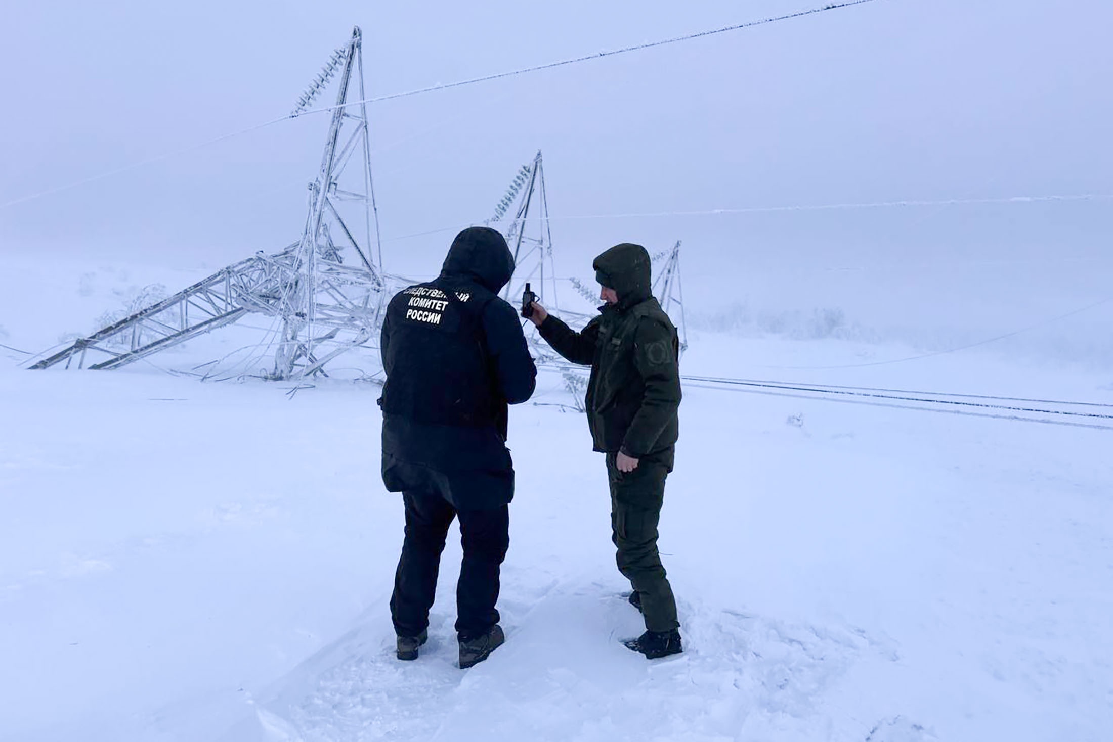 Следователи установили, что какого-либо внешнего воздействия третьих лиц на опоры ЛЭП не было. Следователи установили, что какого-либо внешнего воздействия третьих лиц на опоры ЛЭП не было.