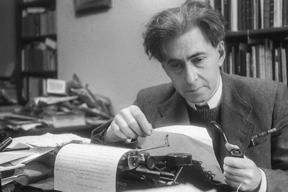 В первые послесталинские годы Эренбург публикует повесть "Оттепель", давшую название целой эпохе советской жизни.