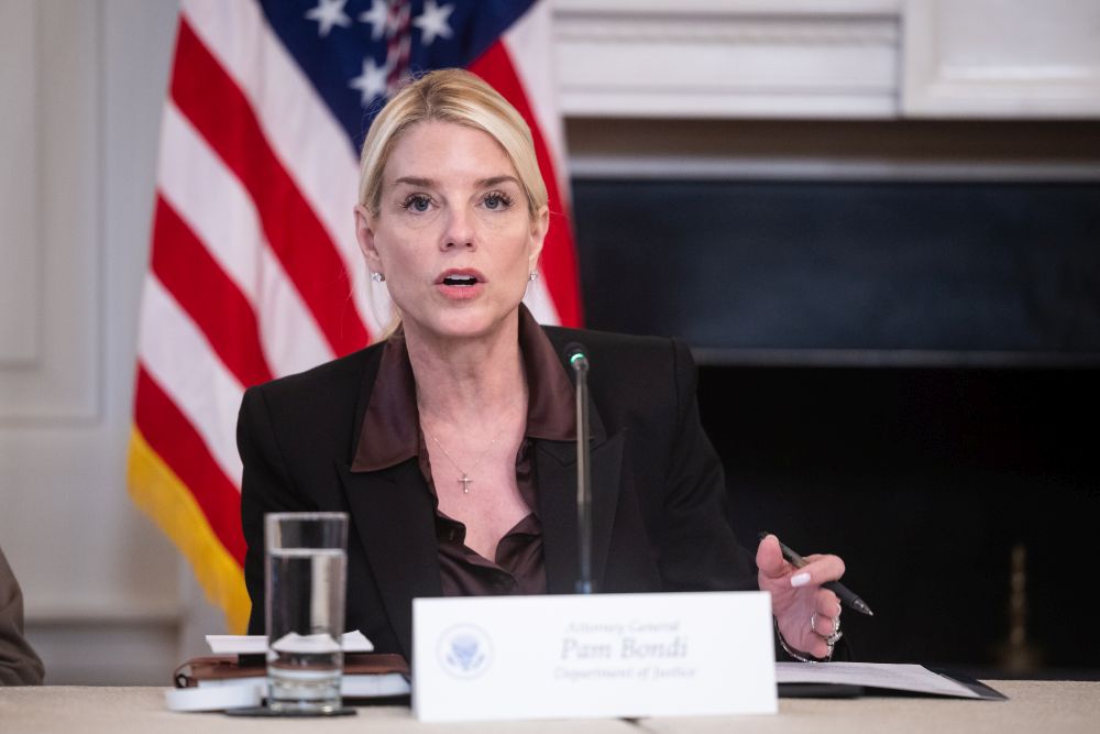 Хаос нарастает: Федеральные власти и демократы из Миннесоты обменялись нападками после убийства американца