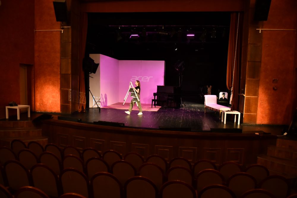 Новый подряд на поставку 750 кресел достался профильной петербургской компании "Русмебельпром".