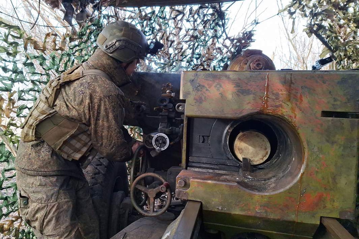 Пушки М-46 до сих пор остаются одними из самых дальнобойных средств поражения в своем классе.
Пушки М-46 до сих пор остаются одними из самых дальнобойных средств поражения в своем классе.