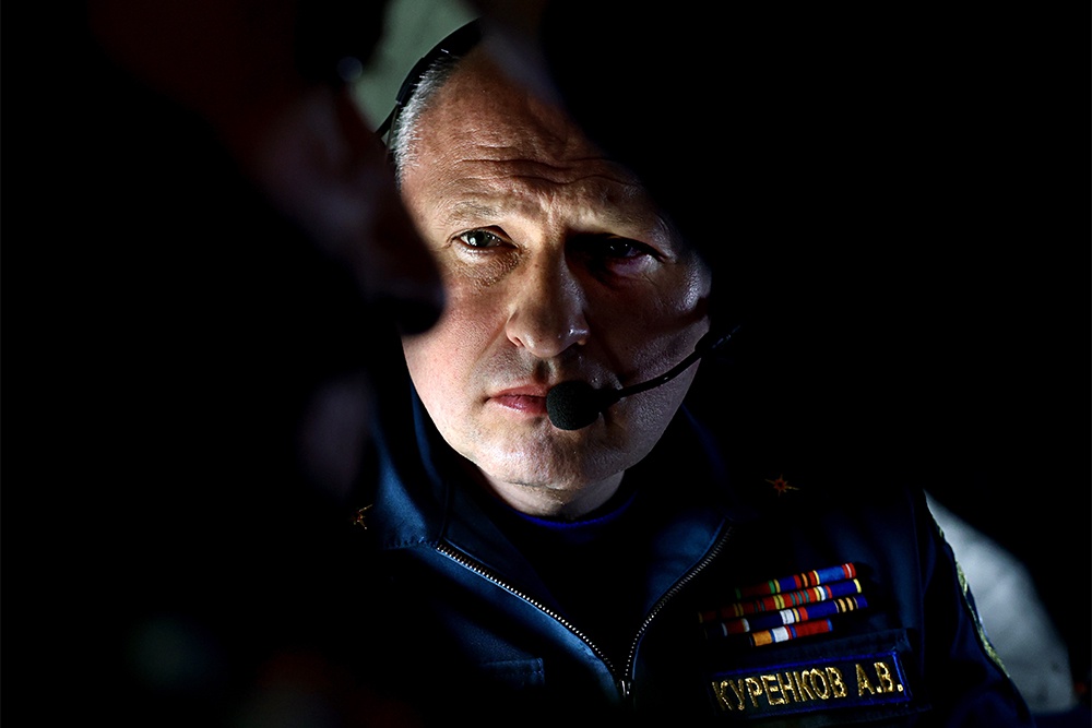 Глава МЧС России Александр Куренков: Сегодня в нашем авиапарке 98 воздушных судов - 21 самолет и 77 вертолетов.