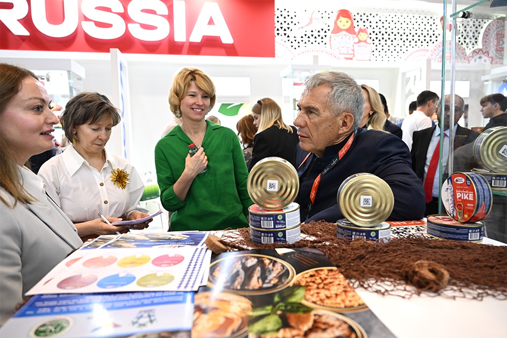 Оксана Лут (в центре) уверена в высоком качестве российских продуктов.