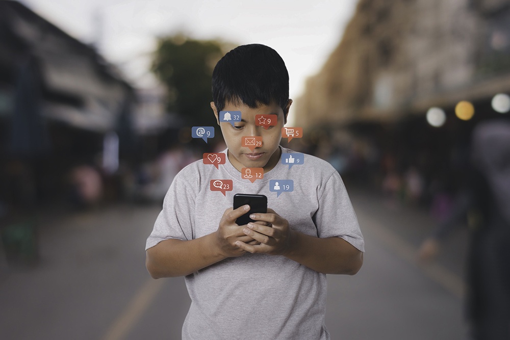 Для многих подростков пребывание в соцсетях - естественный образ жизни. 