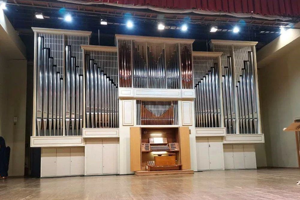 Орган на сцене Ярославской филармонии.