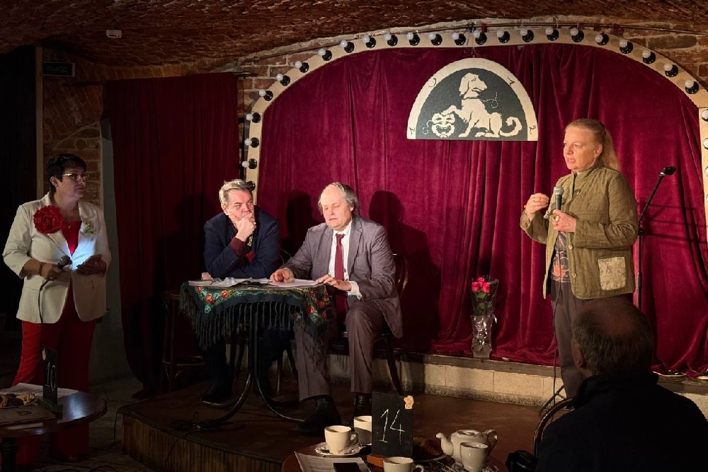 На театральную встречу пришли актеры, поэты, историки и общественные деятели