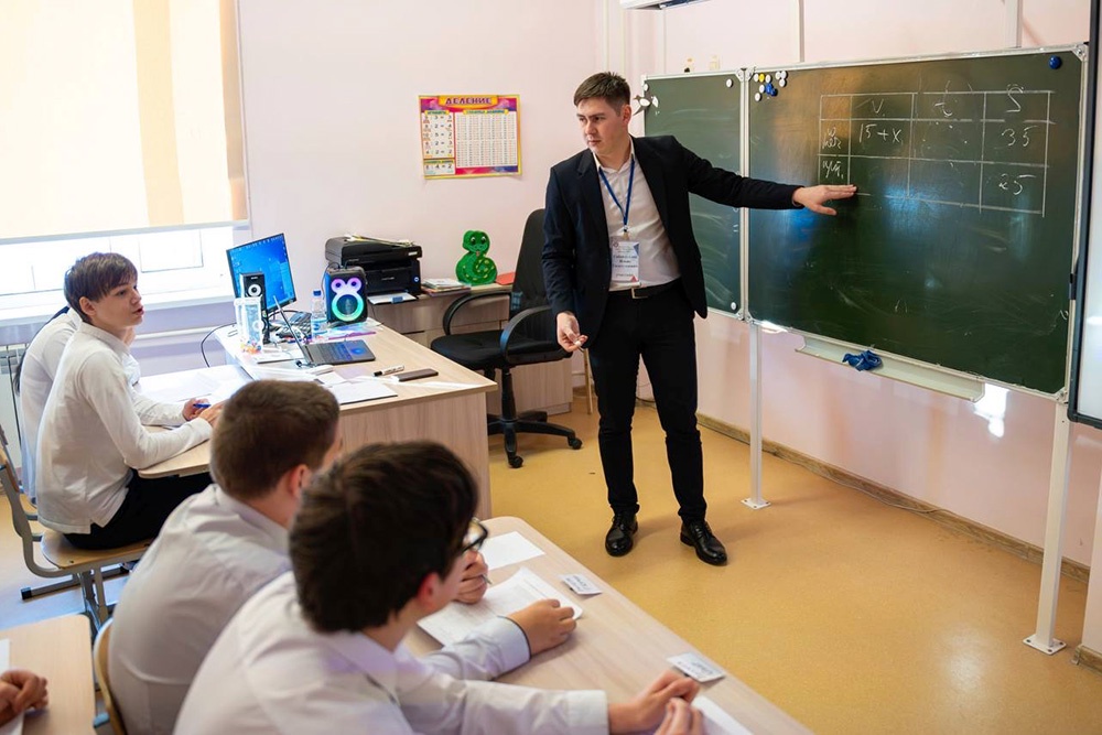 Одним из победителей конкурса в Челябинской области стал учитель математики Ильяс Габайдуллин. 