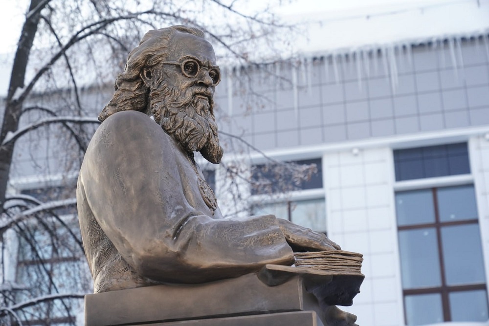 Памятник Валентину Войно-Ясенецкому установили у главного корпуса медуниверситета