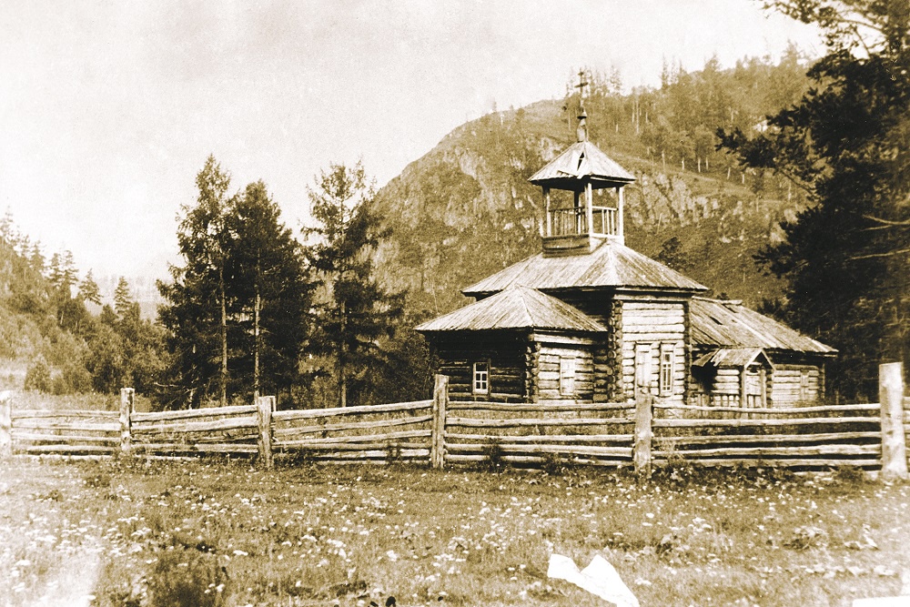 К концу XIX века приняло православие и перешло на оседлый образ жизни более половины населения Горного Алтая