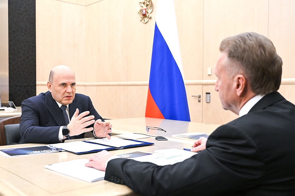 Михаил Мишустин обсудил с Игорем Шуваловым масштабные проекты, которые реализуют при поддержке "ВЭБ.РФ".