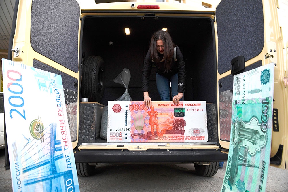 Прежде чем брать новый кредит, обязательно нужно оценить перспективы своих доходов.