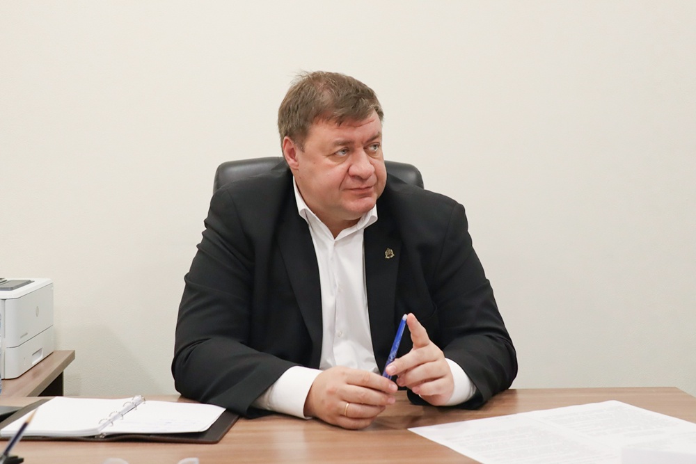 С помощью видеосвязи с Мещанским райсудом Москвы был допрошен бывший первый замгубернатора Курской области Алексей Дедов. С помощью видеосвязи с Мещанским райсудом Москвы был допрошен бывший первый замгубернатора Курской области Алексей Дедов.