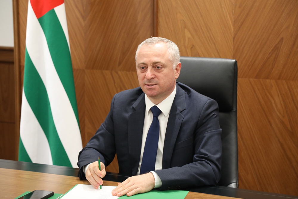 По поручению президента Абхазии Бадры Гунба власти района сразу стали оказать помощь ветерану Великой Отечественной войны