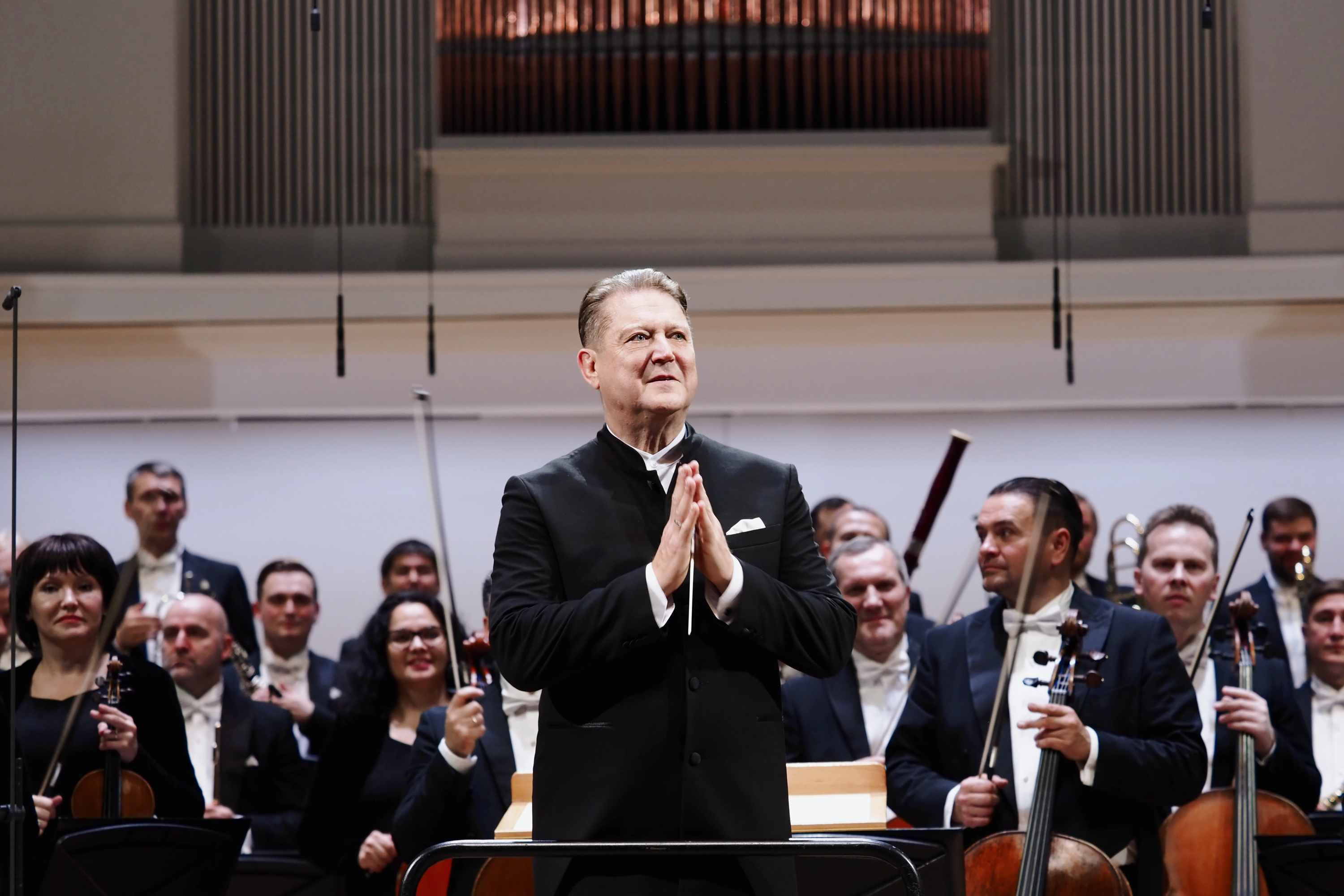 Александр Сладковский: Музыку нужно слушать - она возвращает людям надежду и веру.