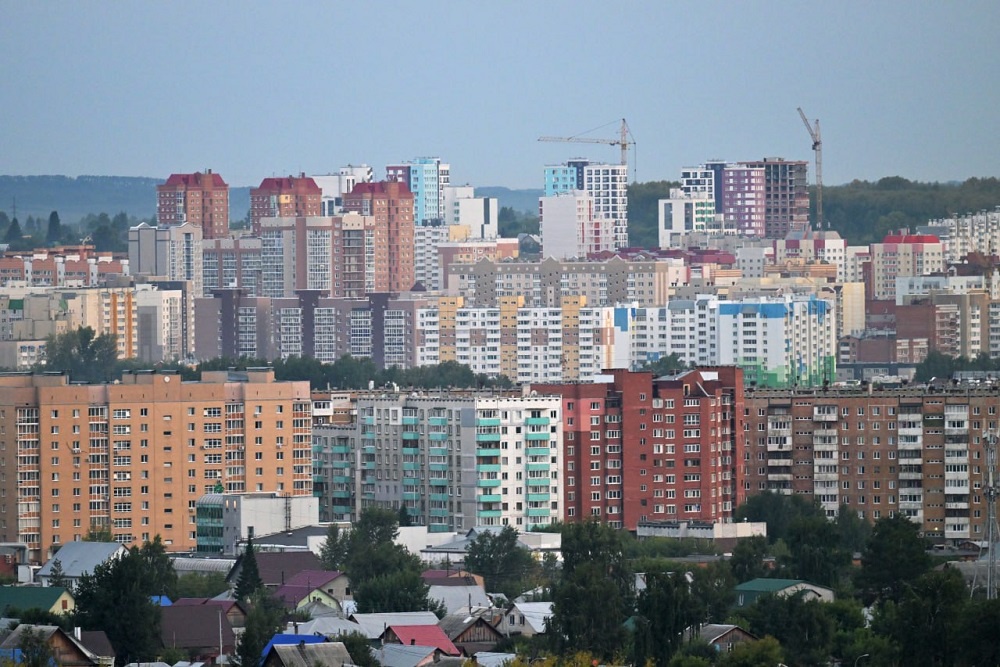 В столице Кузбасса продолжают работать и крупные компании, и малый и средний строительный бизнес. Кроме того, две с лишним сотни участков земли отдадут под ИЖС