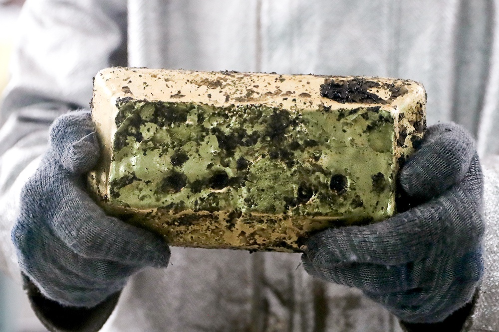 Лицензии в Донбассе выданы не только на разведку и добычу драгоценных металлов - золота и серебра, но и на медь с цинком.