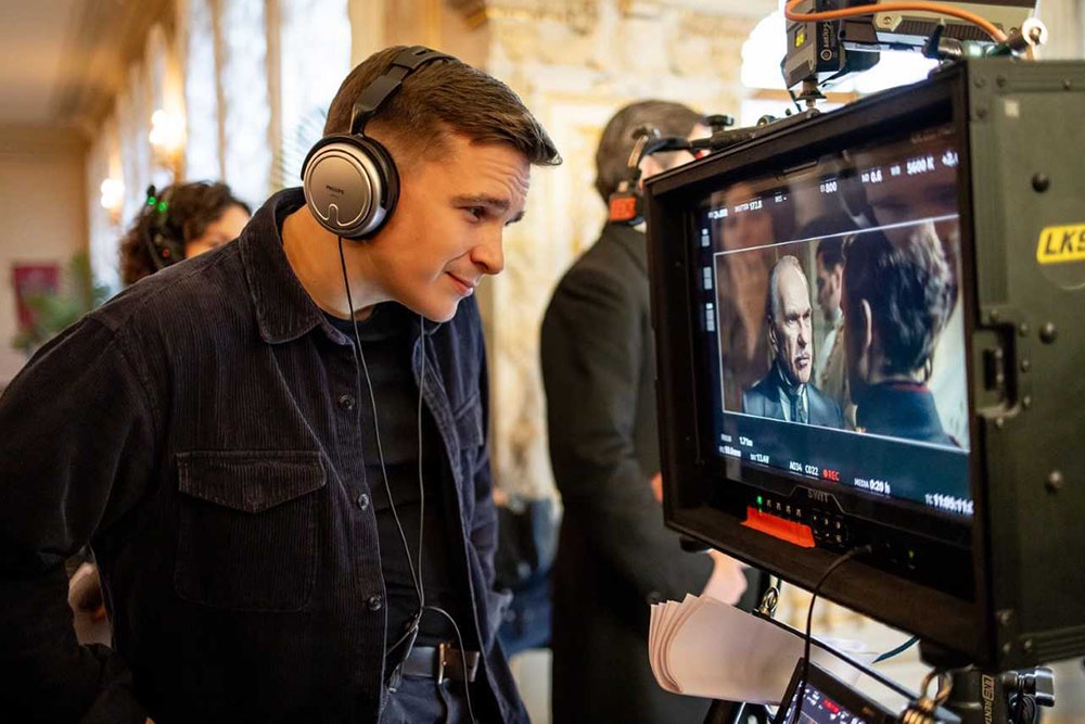 Режиссер Владимир Беседин: Мы перенесли действие на годы электрификации России. Режиссер Владимир Беседин: Мы перенесли действие на годы электрификации России.