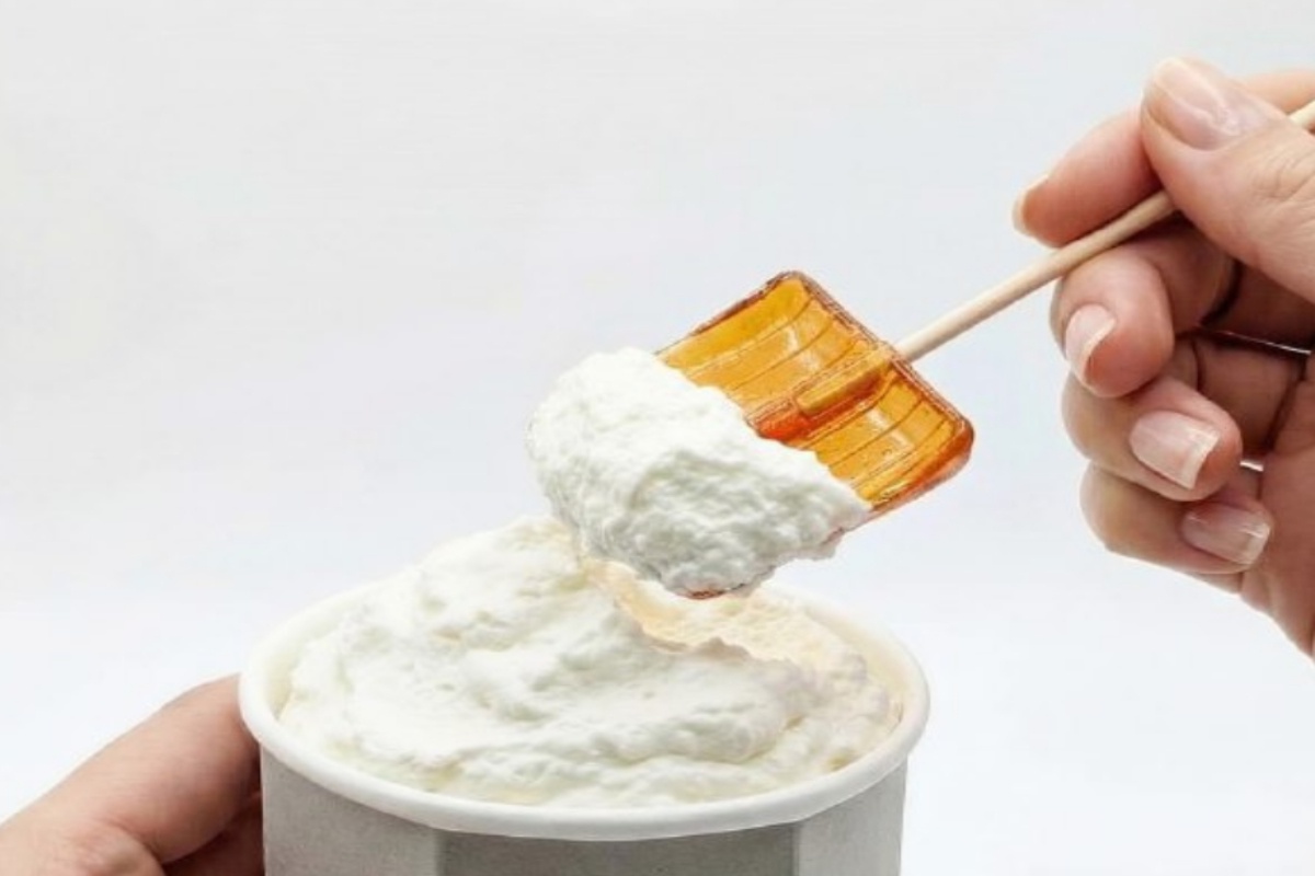 Расчистить такой сладкий сугроб карамельной лопатой - одно удовольствие.