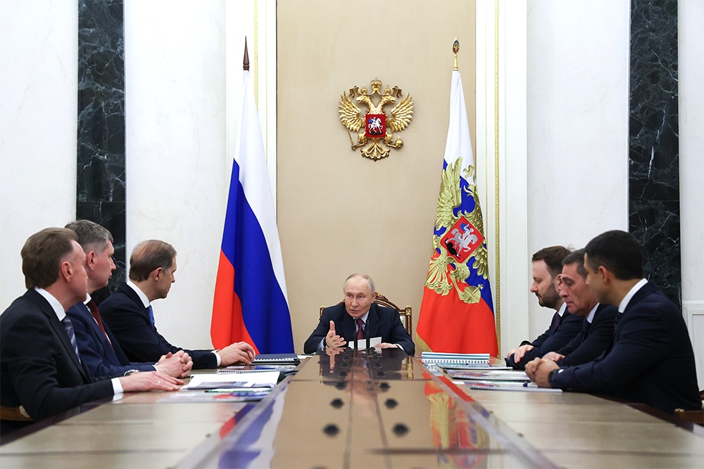 Владимир Путин напомнил, что продукция химической промышленности востребована повсеместно.