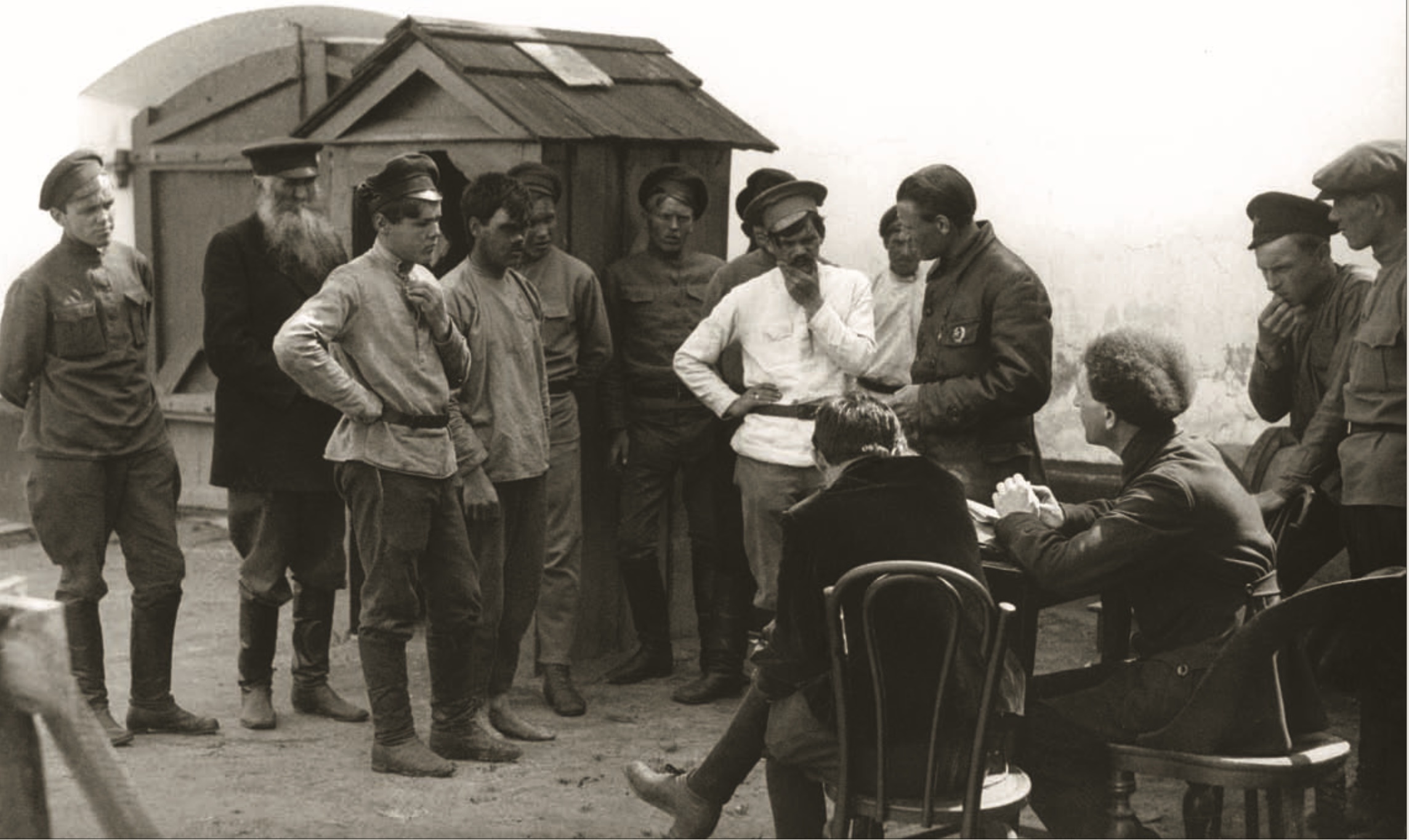 Допрос задержанных, подозреваемых в бандитизме. 1920-е гг.