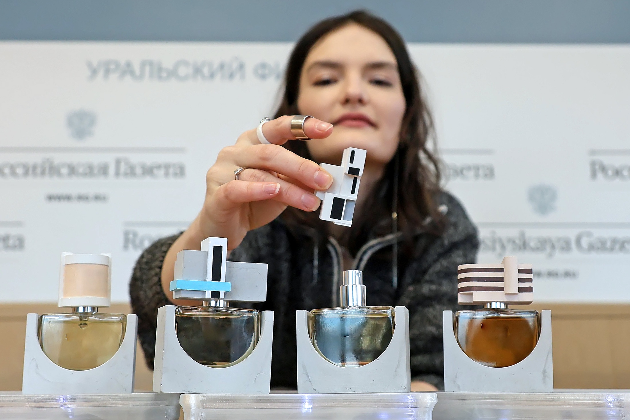 Презентация необычных  уральских ароматов прошла  и в редакции "РГ".