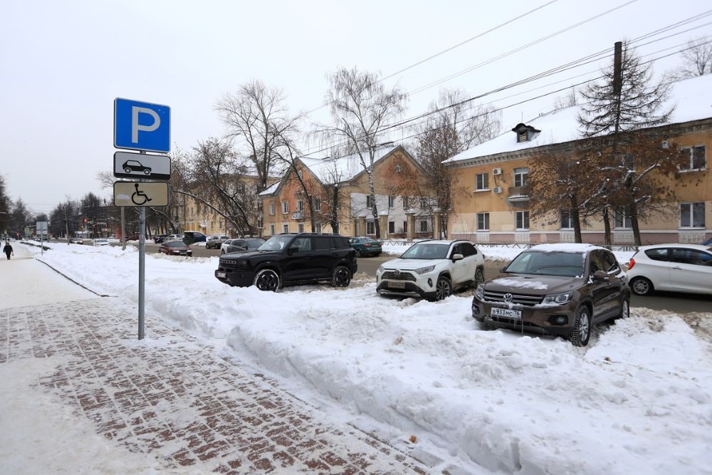 Власти пообещали, что во время снегопадов на расчистку парковок выделят дополнительные бригады.