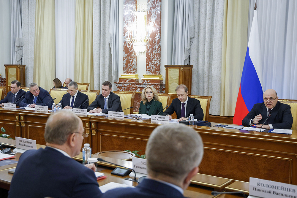 Михаил Мишустин поблагодарил фракцию КПРФ за "достаточно конструктивное взаимодействие".