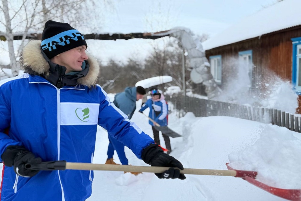 Главная задача "десантников" - оказать помощь местным жителям в уборке снега
