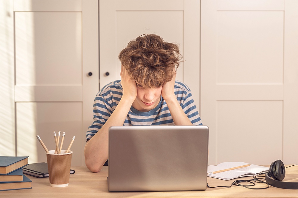 Подростков фактически превращают в "живые" незаконные узлы для связи преступных группировок.