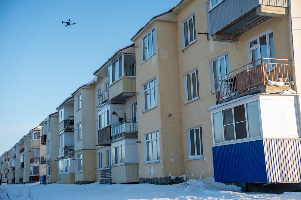 БПЛА позволяют существенно сократить временные затраты на осмотр крыш за счет охвата значительной территории. БПЛА позволяют существенно сократить временные затраты на осмотр крыш за счет охвата значительной территории.