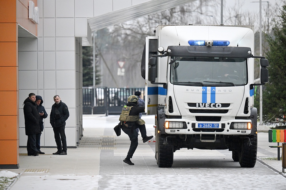 Депутат Буцкая призвала прекратить сериалы подробностей с места школьных трагедий