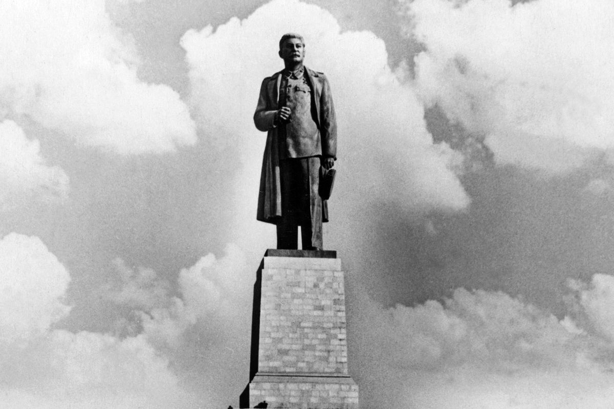 Знаменитое творения скульптора Евгения Вучетича. Знаменитое творения скульптора Евгения Вучетича.